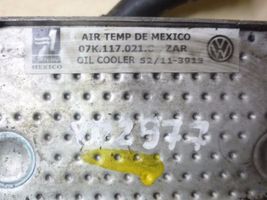 Volkswagen Jetta IV Dzinēja eļļas radiators 07K117021C