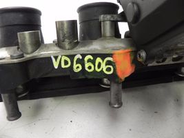 Volkswagen Golf V Distributore del carburante agli iniettori 06D133340