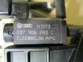Audi A8 S8 D4 4H Öljyn huohotinsäiliö 001079489J