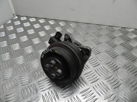 Volkswagen Golf V Pompe de circulation d'eau 03C121004E