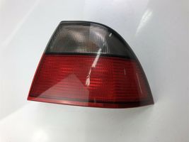 Saab 9-5 Lampa przednia 4677027