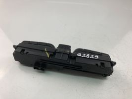 Mercedes-Benz C AMG W203 Botón interruptor de luz de peligro 2038210281