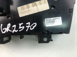 Volvo V70 Ilmastoinnin ohjainlaite 8691876