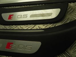 Audi Q5 SQ5 Muu kynnyksen/pilarin verhoiluelementti 8R0853374F