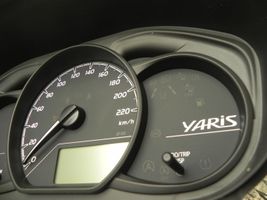 Toyota Yaris Licznik / Prędkościomierz 83800F5670