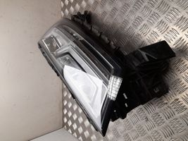 Audi Q7 4M Lampa przednia 4M0941033D