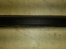 Volvo V70 Etuoven kynnyksen suojalista 39892430