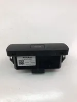 Volvo XC60 Przełącznik / Przycisk otwierania klapy bagażnika P32350330