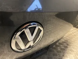 Volkswagen PASSAT B8 Takaluukun/tavaratilan kansi 