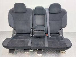 Mitsubishi Outlander Second row seats 