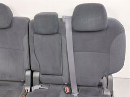 Mitsubishi Outlander Second row seats 