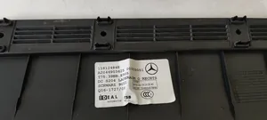 Mercedes-Benz C W204 Podpora mocowania półki bagażnika A2046903625