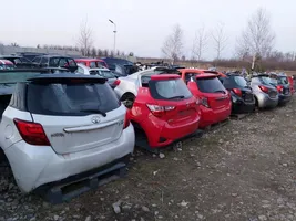 Toyota Yaris Osłona dźwigni hamulca ręcznego skóra / tkanina 