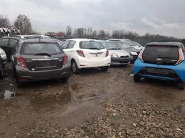 Toyota Yaris Tunel środkowy 