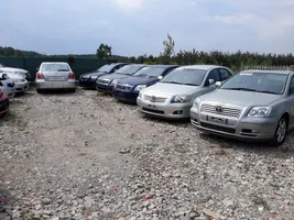 Toyota Avensis T250 Vitre de fenêtre portes coulissantes 