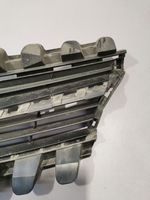 Toyota Verso Grille calandre supérieure de pare-chocs avant 531110F060