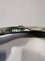 Toyota Yaris Griglia superiore del radiatore paraurti anteriore 531110D230