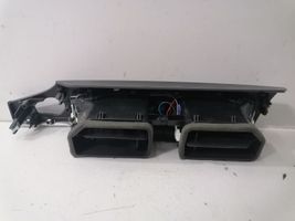 BMW X3 F25 Lango oro grotelės 9184123