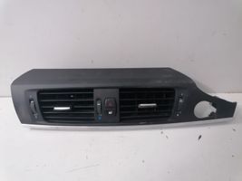 BMW X3 F25 Lango oro grotelės 9184123