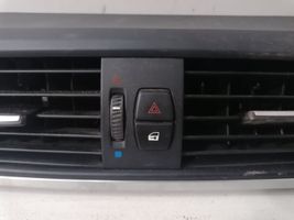 BMW X3 F25 Lango oro grotelės 9184123