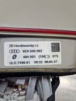 Audi A4 S4 B7 8E 8H Lampy tylnej klapy bagażnika 8E9945093