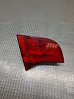 Audi A4 S4 B7 8E 8H Lampy tylnej klapy bagażnika 8E9945093