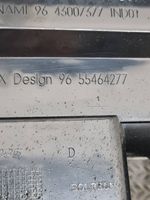 Peugeot 206 Dysze / Kratki środkowego nawiewu deski rozdzielczej 9643007377