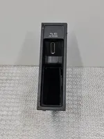 Volkswagen Tiguan Gniazdo / Złącze USB 5N0035344F