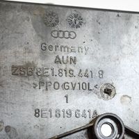 Audi A4 S4 B7 8E 8H Kita variklio skyriaus detalė 8E1819441B