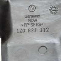 Skoda Octavia Mk2 (1Z) Rivestimento dell’estremità del parafango 1Z0821112