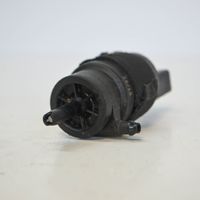 Audi A6 C7 Tuulilasi tuulilasinpesimen pumppu 8K5955647