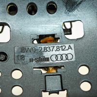 Audi A4 S4 B9 Klamka wewnętrzna drzwi 8W02837812A