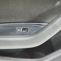 Audi A4 S4 B9 Boczki / Poszycie drzwi przednich 8W0867133