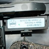 Volkswagen PASSAT B7 Tavaratilan/takakontin alempi sivuverhoilu 