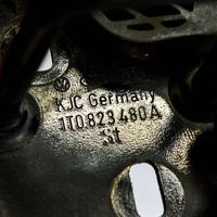 Volkswagen Touran I Dzinēja pārsega slēdzenes cilpa 1T0823480A
