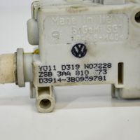 Volkswagen PASSAT B7 Serratura del tappo del serbatoio del carburante 3B09597813AA810773