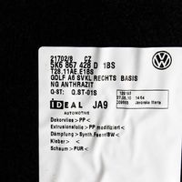 Volkswagen Golf VI Tavaratilan sivuverhoilu 5K6867428D