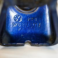 Volkswagen Golf VI Takaluukun/tavaratilan sarana 5K6827301A