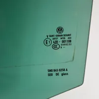 Volkswagen Tiguan Vitre de fenêtre porte arrière 5N08450256A