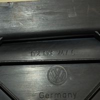 Volkswagen Touran II Garniture d'extrémité latérale du tableau de bord 1T2858247C