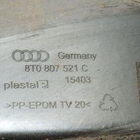 Audi A5 8T 8F Jäähdyttimen jäähdytinpuhaltimen suojus 8T0807521C