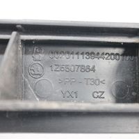 Skoda Octavia Mk2 (1Z) Uchwyt / Mocowanie zderzaka tylnego 1Z5807864