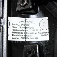 Audi Q3 8U Vaihteenvalitsimen kehys verhoilu muovia 8U0864261AB