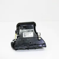 BMW 2 F22 F23 Kojelaudan tuuletussuuttimen suojalista 9205355