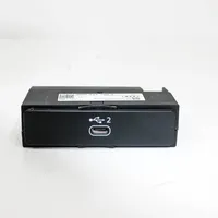 Audi A4 S4 B9 Gniazdo / Złącze USB 8W0035708A