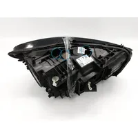 Mercedes-Benz B W247 Lampa przednia A4209063800