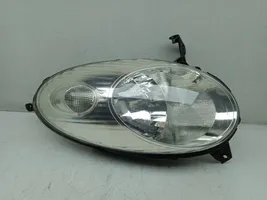 Nissan Micra C+C Lampa przednia 89007102