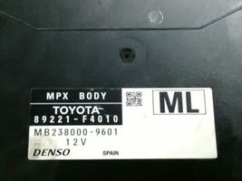 Toyota C-HR Korin keskiosan ohjainlaite 89221F4010