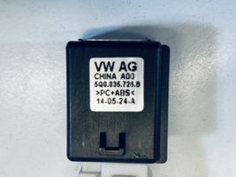 Volkswagen Golf VII Gniazdo / Złącze USB 5Q0035726B