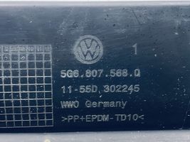 Volkswagen Golf VII Rivestimento della parte inferiore del paraurti posteriore 5G6807568Q